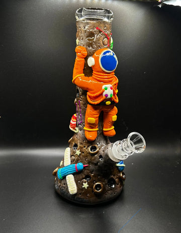 Glow-in-the-Dark Astronaut Space Beaker Water Pipe